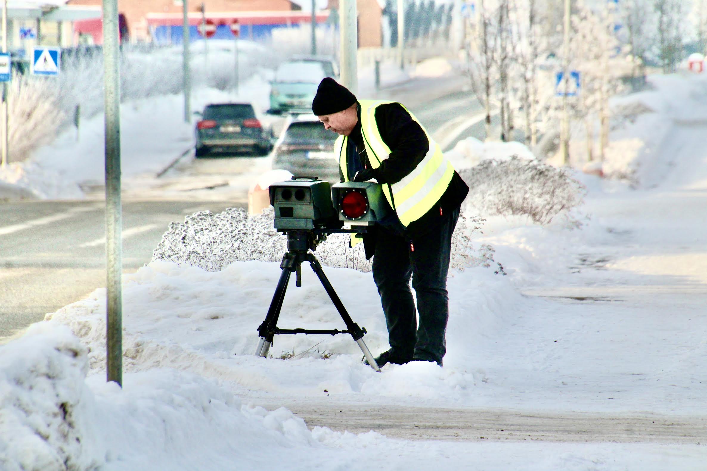 Mobiilse kiiruskaamera operaatori sõnul jõudis ta ühe päeva jooksul mõõta kiirust Võru linnas kolmes kohas ja maakonnas ühes kohas. FOTO: Kalev Annom
